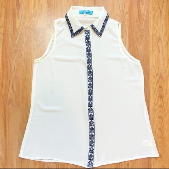 Francesca’s Cream Chiffon Collar Printed Button Down Tank Top Size M - Picture 1 of 7